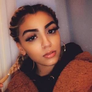 Meet your Posher, Yaa